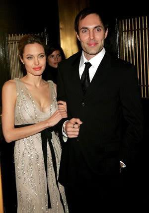 Анджелина Джоли выложила в интернет своё детское видео