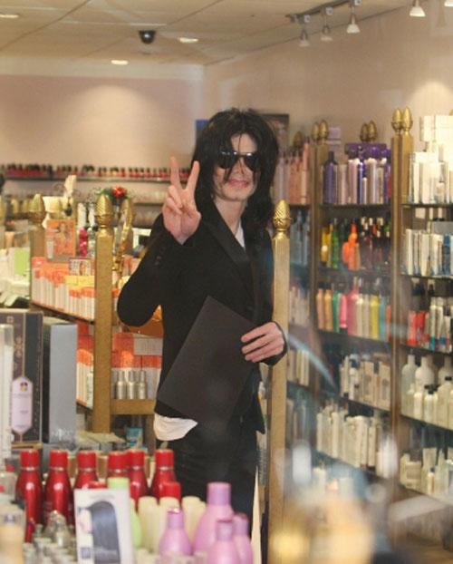 Майкл Джексон возвращается с новым лицом!