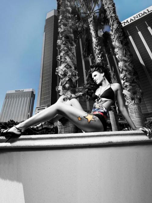 Претенденток на звание «Мисс Вселенная 2010» прикрыли почти одним боди-артом