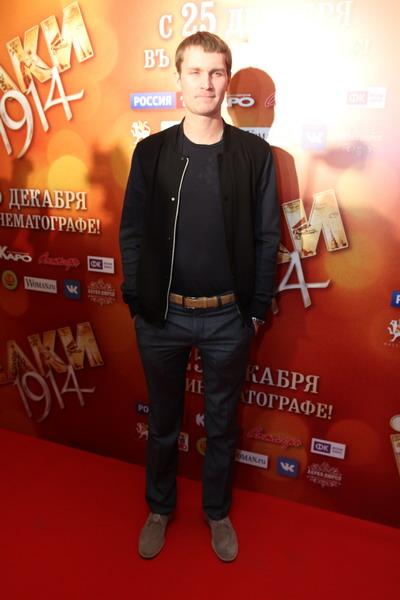 Екатерина Архарова снова улыбается – на премьере комедии «Ёлки 1914»