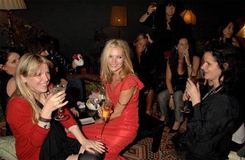 Живую Кейт Мосс выставили на витрине и запечатлели в бронзе