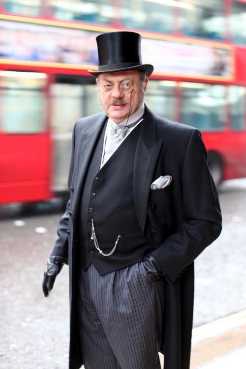 9 примеров того, как современные люди застряли в минувших эпохах