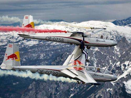 Австрийский экстремал перешагнул с самолёта на самолёт в воздухе