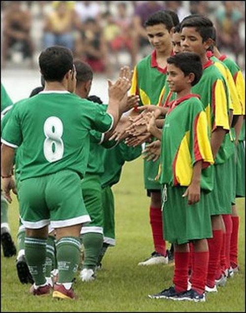 В Бразилии появилась футбольная команда из карликов