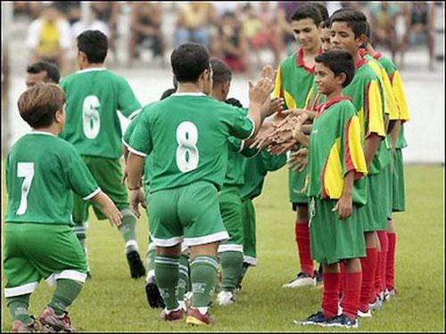 В Бразилии появилась футбольная команда из карликов