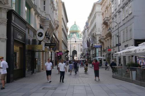 Топ-10 самых дорогих улиц мира: цена коммерческой аренды за 1 кв.м