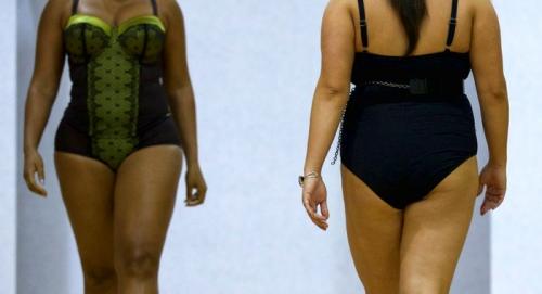 Модели в теле вышли на подиум