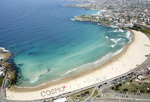 Cosmopolitan снова загнал полуголых девиц на пляж