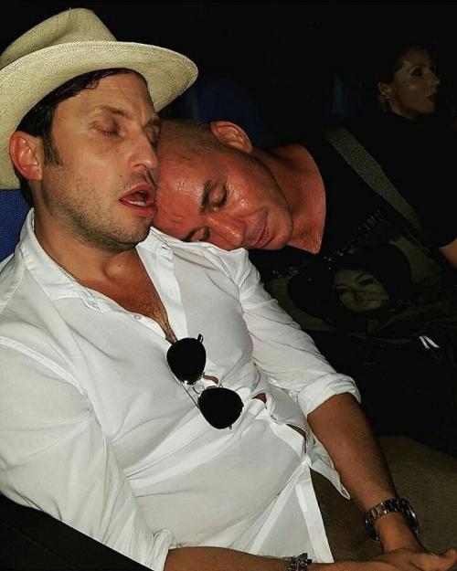 Солиста Rammstein засняли пьющим водку с Лепсом и Газмановым