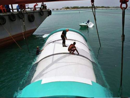 Единственный в мире подводный ресторан на Мальдивах