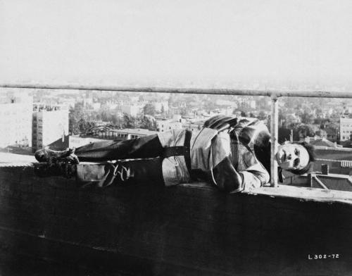  1916            .