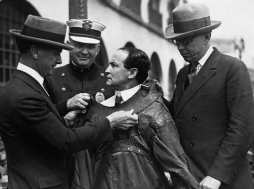  1923       .