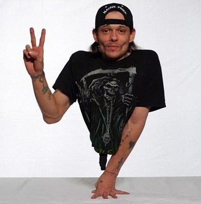 Человек с половиной тела показал миру, как жить