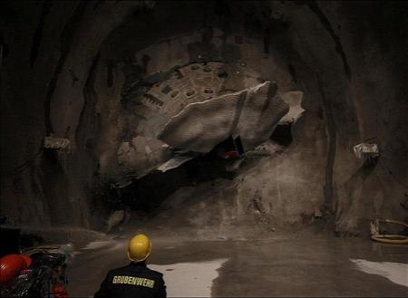 В Швейцарии пробурили самый длинный тоннель в мире