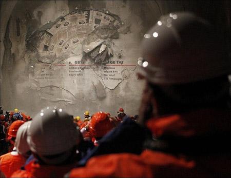 В Швейцарии пробурили самый длинный тоннель в мире