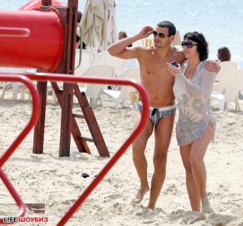 Любовные утехи Лолиты Милявской засняли на пляже