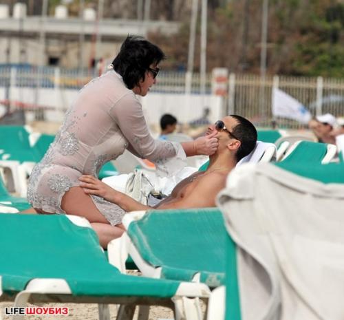Любовные утехи Лолиты Милявской засняли на пляже