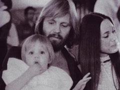 Журнал Hello опубликовал детские фото Анджелины Джоли