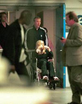 Эхо голливудского бэбибума: подурневших секс-див не узнают даже папарацци!