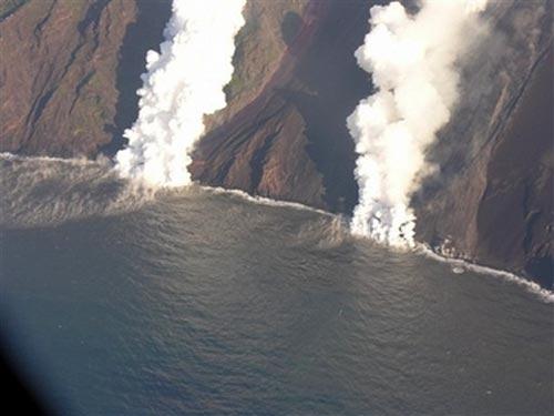 Проснулся вулкан, способный породить цунами