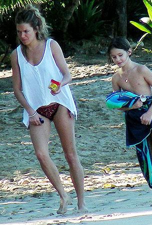 Сиенна Миллер встретит Новый год на Барбадосе… с Джудом Лоу