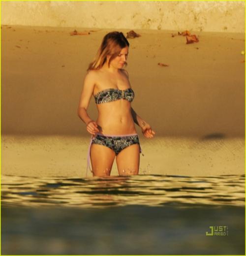 Сиенна Миллер встретит Новый год на Барбадосе… с Джудом Лоу