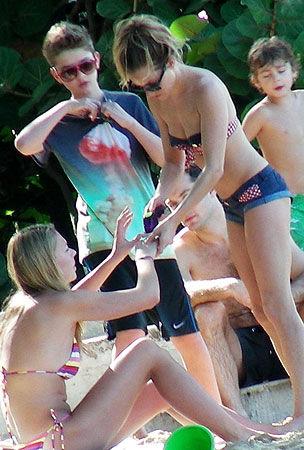 Сиенна Миллер встретит Новый год на Барбадосе… с Джудом Лоу