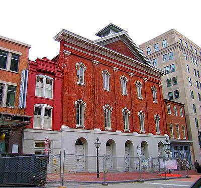 Топ-9 мест гибели знаменитостей, ставших объектами поклонения