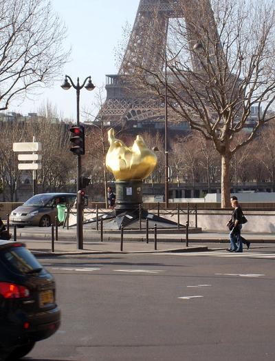 Топ-9 мест гибели знаменитостей, ставших объектами поклонения