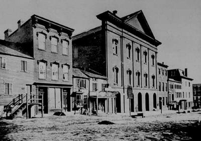 Топ-9 мест гибели знаменитостей, ставших объектами поклонения