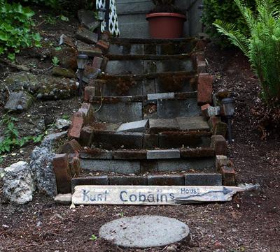 Топ-9 мест гибели знаменитостей, ставших объектами поклонения