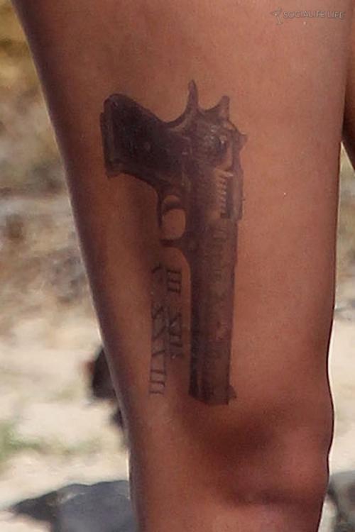 Рианна показала новые тату