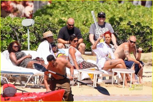 Рианна показала новые тату