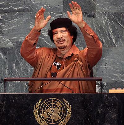 Топ-15 безумных нарядов Муамара Каддафи