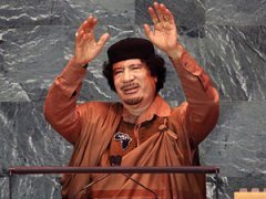 Топ-15 безумных нарядов Муамара Каддафи