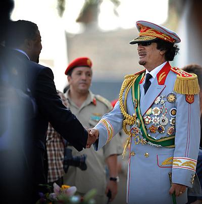 Топ-15 безумных нарядов Муамара Каддафи