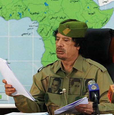 Топ-15 безумных нарядов Муамара Каддафи