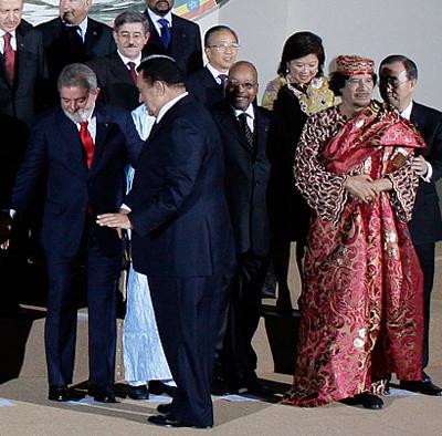 Топ-15 безумных нарядов Муамара Каддафи