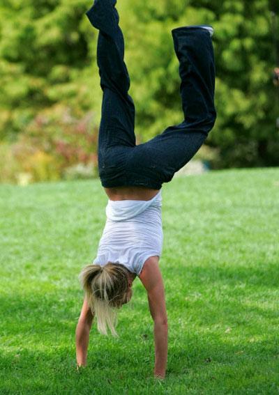 Камерон Диас  ходила на руках