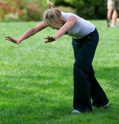 Камерон Диас  ходила на руках