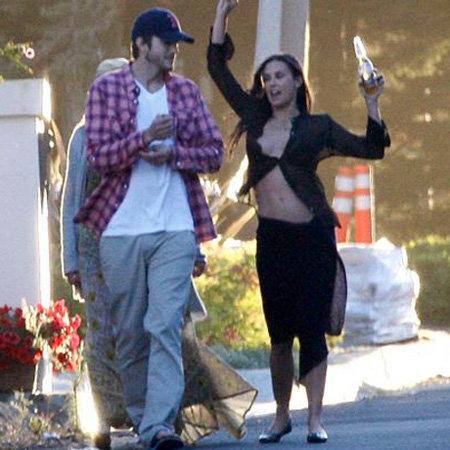 Деми Мур пиарится как малолетка