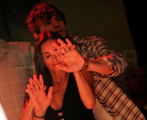 Деми Мур пиарится как малолетка