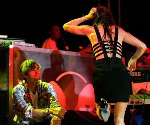 Деми Мур пиарится как малолетка