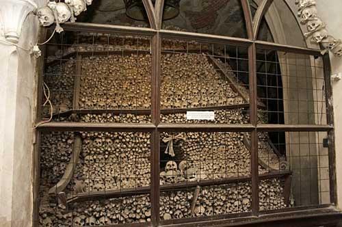 Церковь из 50 тысяч человеческих костей