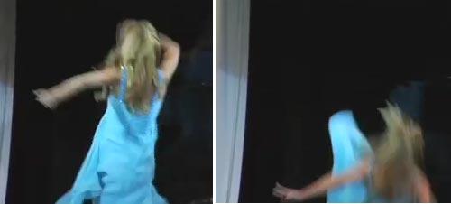 Кармен Электра упала на подиуме