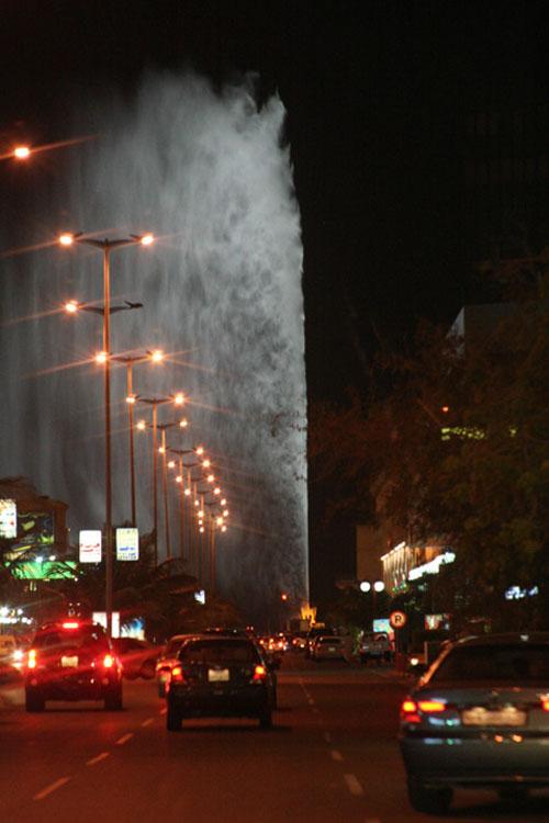 Фонтан «переплюнул» Эйфелеву башню