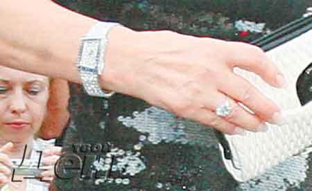 Софии Ротару на юбилей подарили часы за 500 000