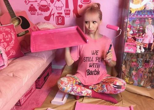 36-летняя поклонница Барби из Лос-Анжелеса