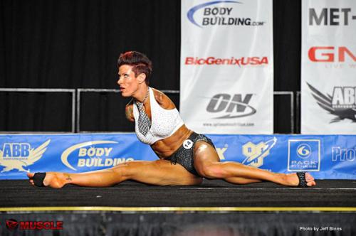 Культуристка без рук выиграла чемпионат по бодибилдингу