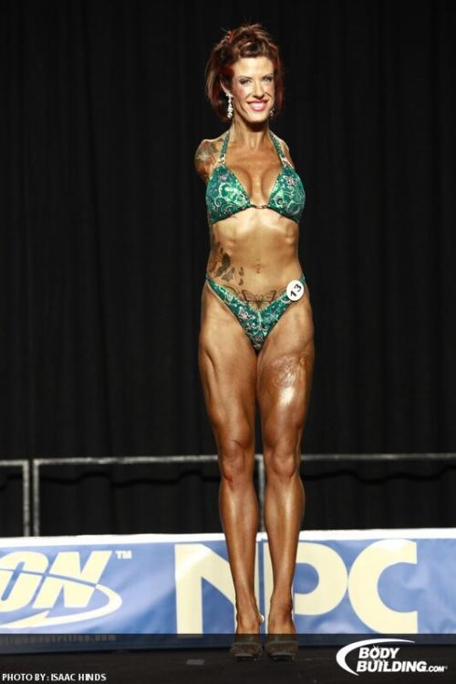 Культуристка без рук выиграла чемпионат по бодибилдингу